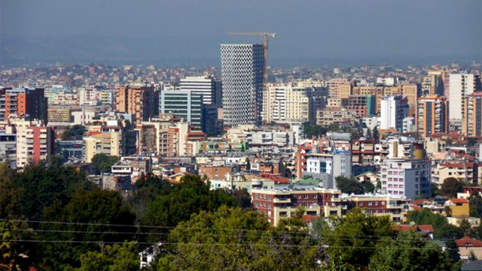 Rivleresimi i pronave, ku duhet ta beni ne shtet apo privat?